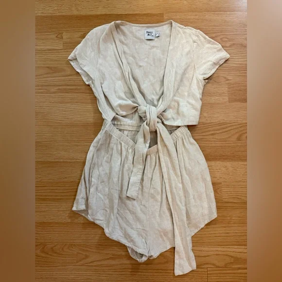 Princess Polly Cream Textured Romper Sz 6 - Picture 3 of 4